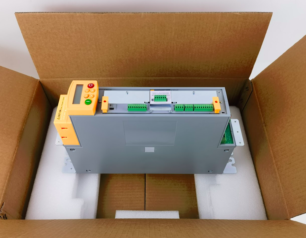 Parker 890 series modular AC drive with operator keypad and control terminals | Flexa Systems